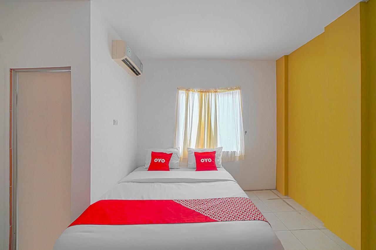 Oyo 90637 Rumah Ni Karo Medan Exterior foto